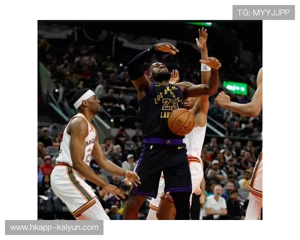 NBA常规赛焦点对决:马刺迎战太阳 热火对决湖人精彩纷呈 NBA常规赛焦点对决:马刺迎战太阳 热火对决湖人精彩纷呈